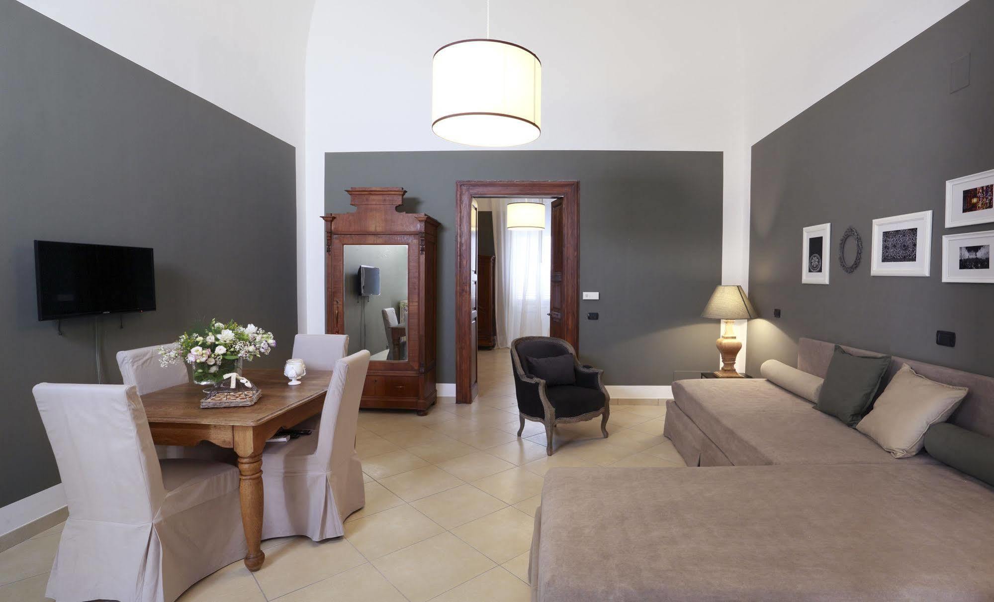 Santa Marta Suites & Apartments Lecce Buitenkant foto