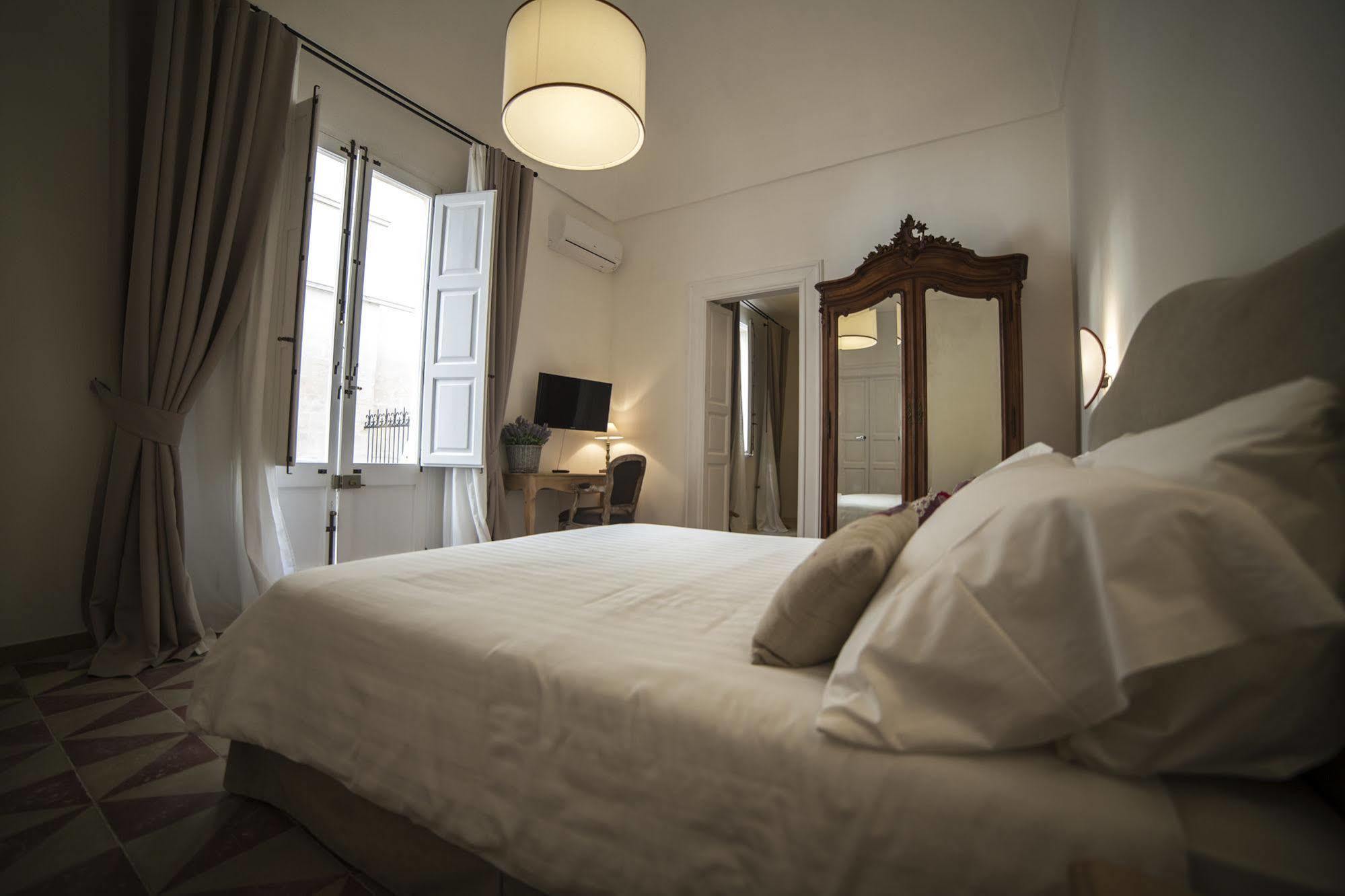 Santa Marta Suites & Apartments Lecce Buitenkant foto