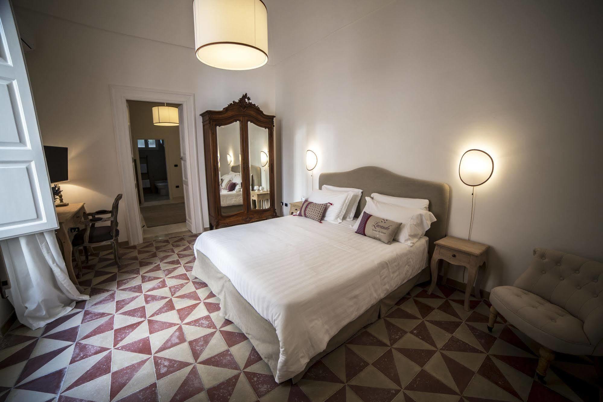 Santa Marta Suites & Apartments Lecce Buitenkant foto